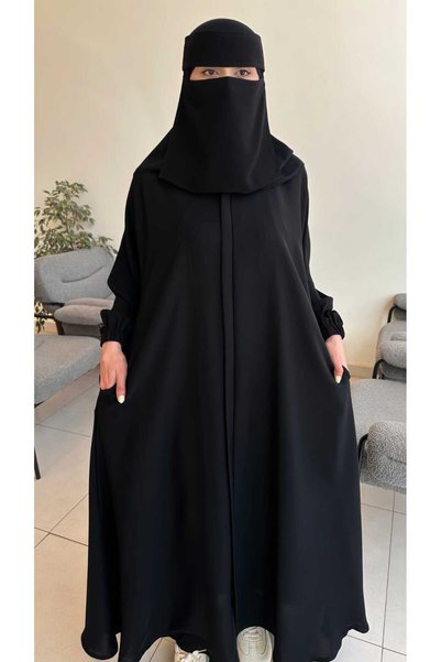 AL-QIMMA عباية سوداء بسحاب وجيوب مخفي