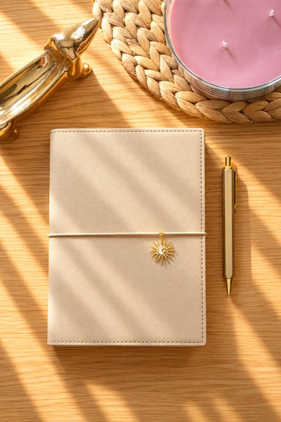 Victoria's Journals Charm-2027 Year Daily Agenda A5 - Changeable Interior and Charm. Gilded Edge.-Sand Beige