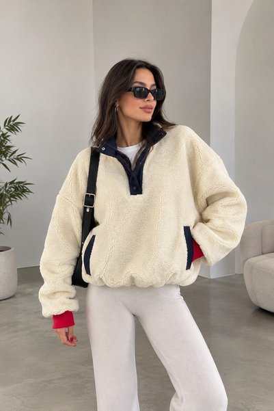 sira butik Ekru Peluş Yarım Çıtçıtlı Arkası Ayıcık Nakışlı Oversize Sweatshirt