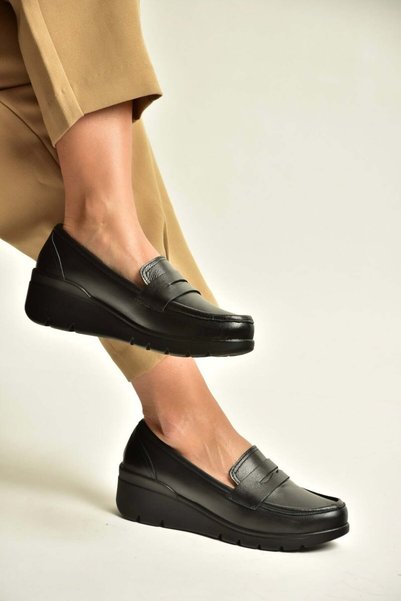 Fox Shoes Z324208503 حذاء نسائي كاجوال من الجلد الطبيعي باللون الأسود