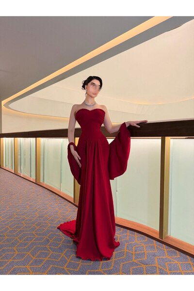 TOP BERLANTY Luxurious Classic Royal Red Sleeveless Evening Dress with a Flowing Arm Sleeve Cape