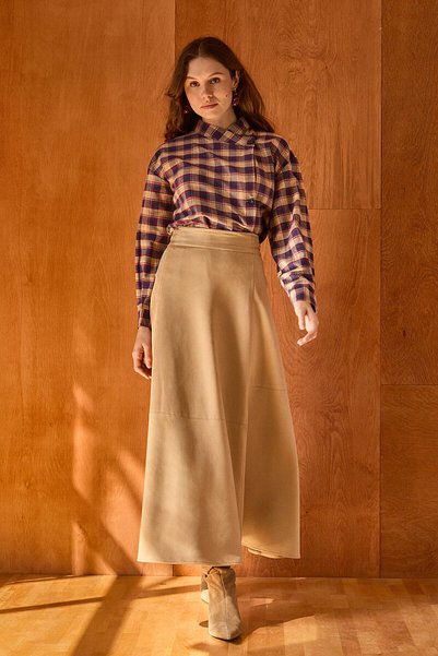 ZÜLAYS Suede Cut-Out Button Detailed Skirt Beige