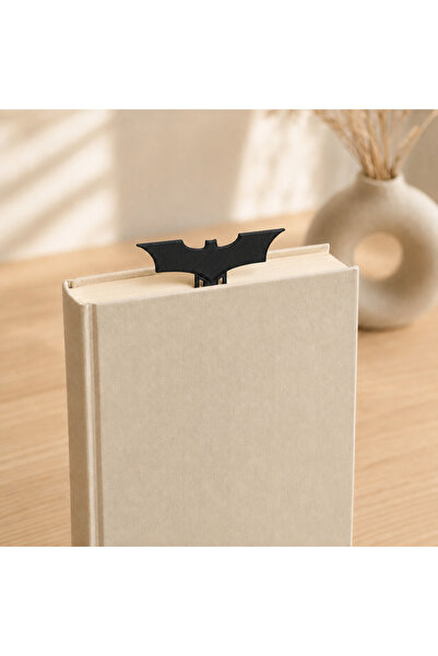 sportivoshop Semn de carte in forma de logo Batman, tip agrafa, model liliac,...