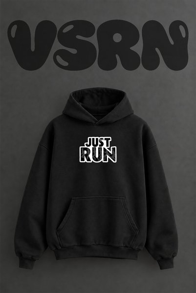 VSRN سترة رياضية سوداء كبيرة الحجم بطباعة أمامية من Just Run Design