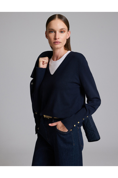Pierre Cardin سترة أساسية ضيقة باللون الأزرق الداكن 50331290-VR033