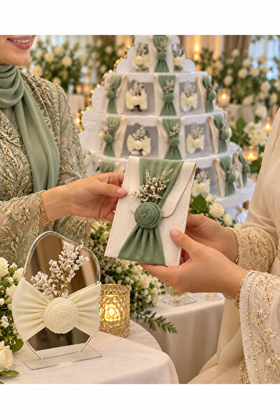 Generic Wedding Favor Stand with Mirrors & Makeup Brush Pouches |   Mirror and Makeup Brush Distribution Stand