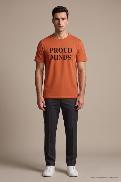 Maccali Narandžasta muška majica sa otisnutim motivom "Proud Minds" i širokim...