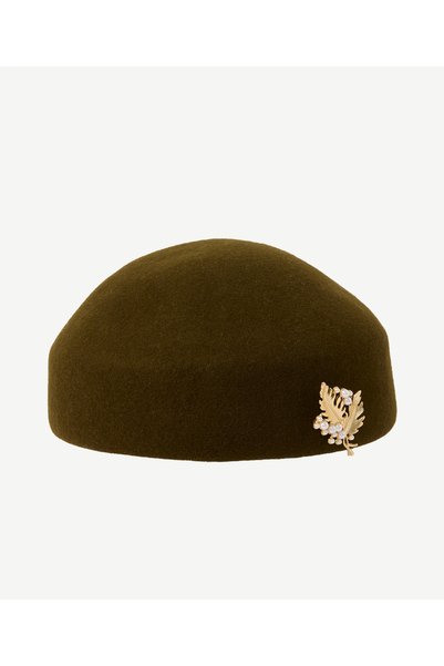 Yargıcı Brooch Detailed Wool Hat