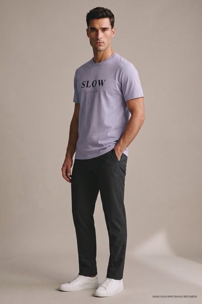 Maccali Tricou liliac pentru bărbați, cu imprimeu Slow Living, cu gât rotund ...