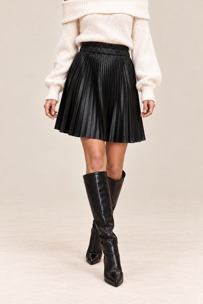 Grenj Fashion Μαύρη δερμάτινη φούστα με πλισέ και λεπτομέρεια σορτς μέσα