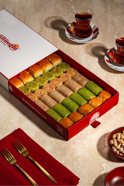 Gaziantep Güllüoğlu Fıstıklı Cevizli Karışık Baklava - Büyük Boy Kutu ℮ 1200 gr