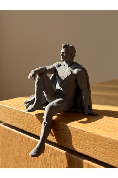Yeşil Beyaz Tasarım Superman 3D Figür Oturan Model – DC Comics Süper Kahraman...