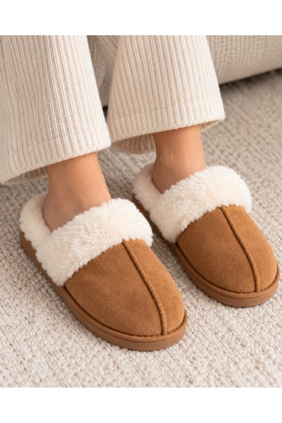 TOP CLOTHE صندل نسائي شتوي مبطن بالفرو الناعم – بني مع فرو أوف وايت، حذاء منزلي دافئ بتصميم مغلق من الأمام، مريح للاستخدام اليومي داخل المنزل