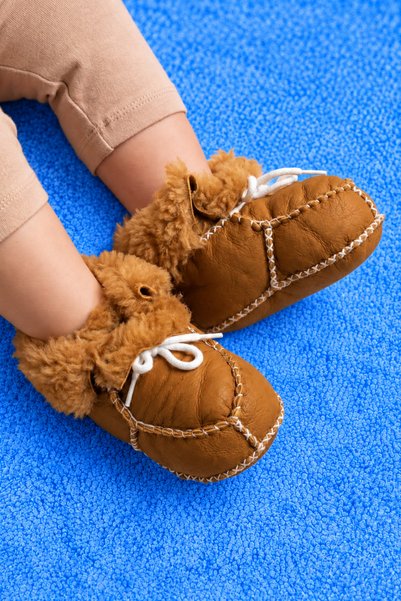 Rocha Baby أحذية أطفال دافئة مبطنة بالفرو من الداخل مع أربطة - أحذية منزلية ش...