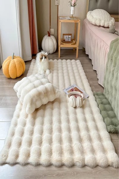 Fluffle Tavşan Tüyü Ultra Yumuşak Krem Renk Kaymaz Taban Yıkanabilir Peluş Halı