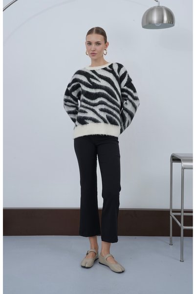 ZS Zey Studio Women's Ecru Zebra Patterned Sweater