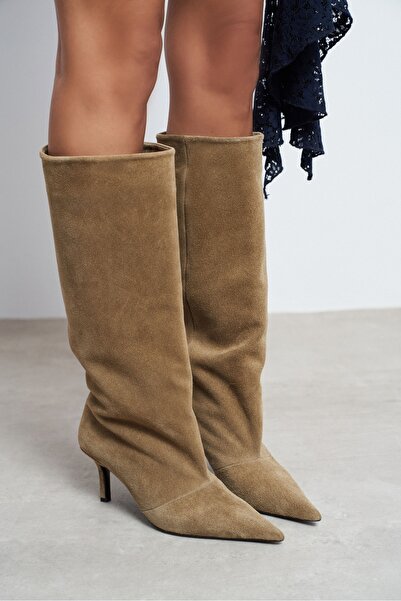 NİŞANTAŞI SHOES Melna Rome Beige Wildlederstiefel mit spitzer Zehenpartie und...
