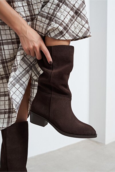 NİŞANTAŞI SHOES Botine de damă Meyro Bitter Brown din piele intoarsă autentic...