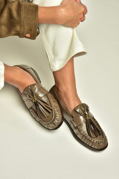 Fox Shoes Z820617208 Mink Tassel Detailed Patent Leather Loafer Shoes