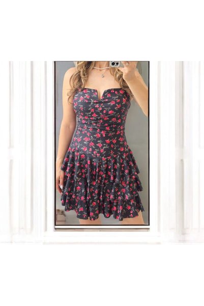 MAXORA SHOP Ντανιέλ κοντό φόρεμα με ενίσχυση στο στήθος και φλοράλ σχέδιο, απ...