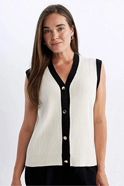 DeFacto Regular Fit V-Neck Buttoned Classic Knitwear Vest D1065Ax24Au