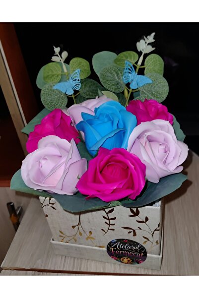 Producție proprie Aranjament floral cu trandafiri din săpun parfumati în cuti...