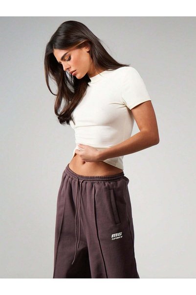 Sheya Tricou, bej