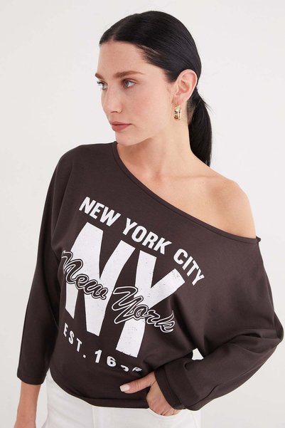 Fulla Moda Μπλούζα με στάμπα Νέα Υόρκη και λαιμόκοψη καγιάκ, με μανίκια νυχτε...