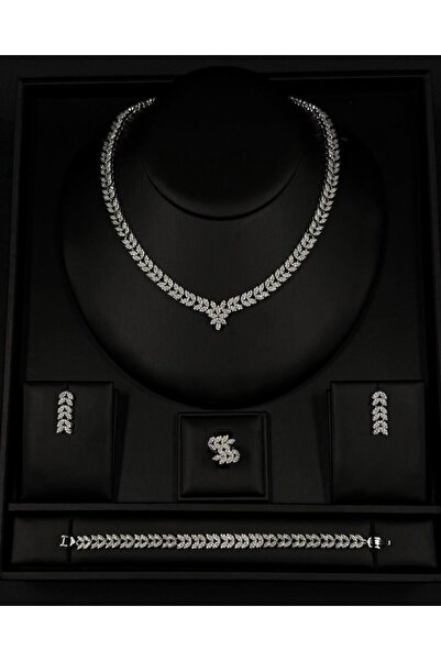 Mara Accessory Set with Dense and Elegant Details