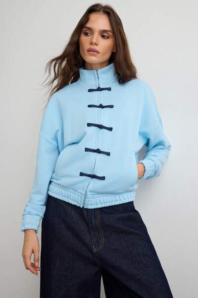 Trendyol Kollektion Hellblaue, dick gefütterte, übergroße Strickjacke/Sweatsh...