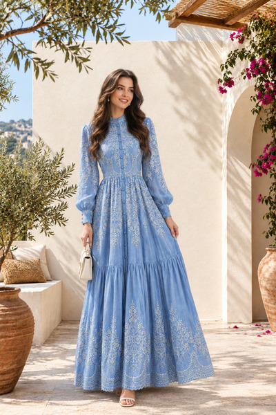 Muslima Wear فستان سهرة Blue Dream مطرز بنقشة زهور بيضاء وأزرار لؤلؤية زرقاء