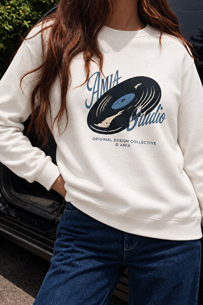 Amia&Co. Women's Ecru Oversize Printed Cotton Sweatshirt