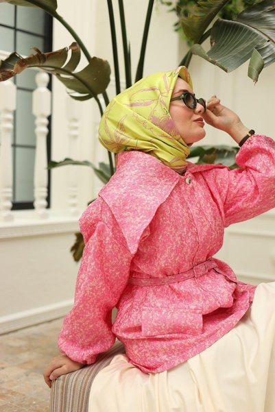 Silk Home وشاح حريري منقوش باللون الأخضر الوردي IST 11433 - 19