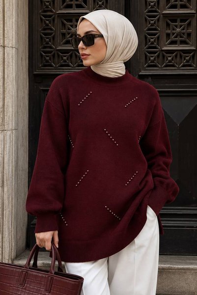 N.S NEVA STYLE Pulover din tricot fin cu detalii din perle, în nuanța cireșul...