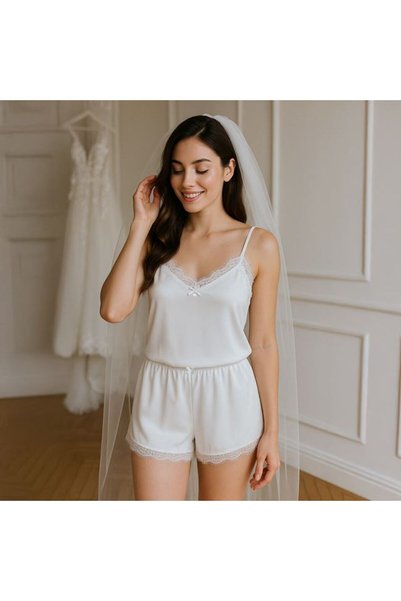 SHOPIENS Set pijama satinata alba cu dantela pentru mireasa - marime universa...