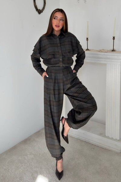 Elbee Fashion Woman Κοστούμι με καρό μοτίβο και ανθρακί παλτό
