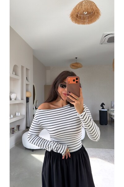 Buket Teke Beyaz İnce Çizgili Pamuklu Omzu Açık Body