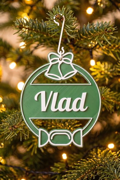 OEM Glob Craciun Personalizat cu Nume Vlad - Ornament Brad Plat Verde Brad cu...