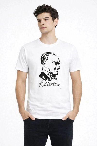 Marche Bien تي شيرت رجالي من Marchè Bien مطبوع عليه Atatürk بأكمام قصيرة وياق...