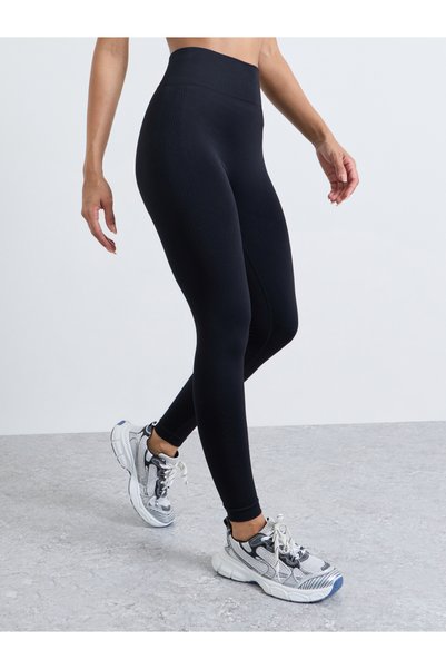 Styli Black Seamless Back Scrunch 7/8 Leggings