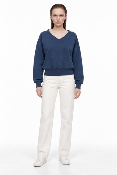 HAKKE V neck crop fit sweatshirt