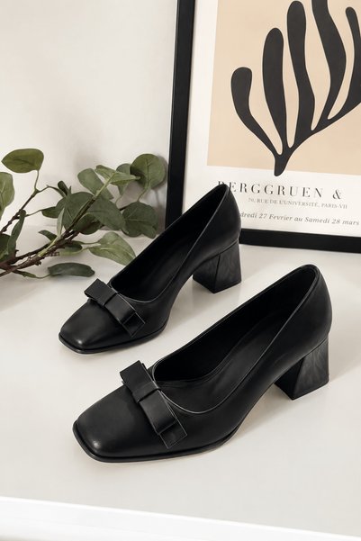 Hepsi Moda حذاء بكعب جلدي مزين بفيونكة على شكل مقدمة مدببة - أسود (ÖS)