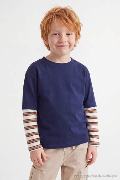 TRENDYOLKIDS Marineblaues Basic-Strick-T-Shirt aus Baumwolle für Jungen TKDAW...