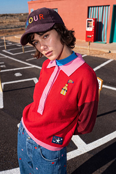 Mudo Woman's Red Polo Collar Sweater