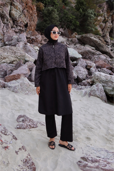 QANU Patterned Hijab Swimsuit Tunic Black
