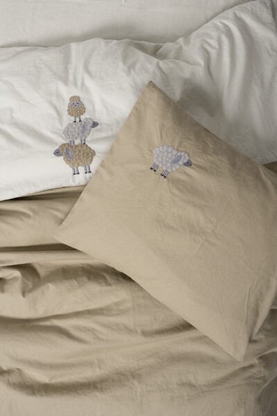 Cotton Box Cuddly embroidered baby bedding set - lamp beige