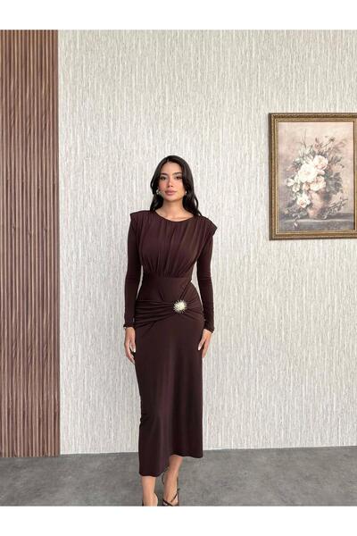 ESRAHELVACI Güneş Toka gepolstertes Kleid mit langen Ärmeln
