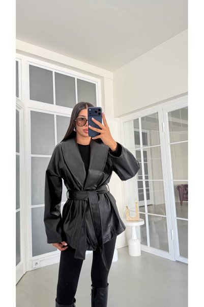 qeteen Kadın Deri Görünümlü ZR Model Kuşaklı Geniş Yaka Oversize Viral Ceket
