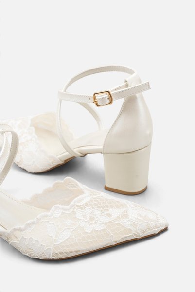 FOLLOWIN Lace Elegance Kadın Dantel Nakış Detaylı Gelin Ayakkabısı Sivri Burun Çapraz Bilekten Bantlı Kalın Topuklu Nikah Abiye Ayakkabı