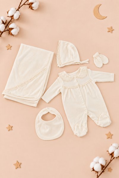 iyababy Kız Bebek Dantel Yaka Detaylı Battaniyeli 5'li Tulum Set